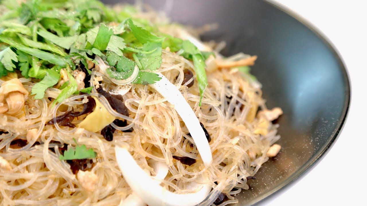 Cha Ma Sur (Stir Fry with Clear Glass Noodles) with Jannie Lam | Vegas Vixen in the Kitchen
