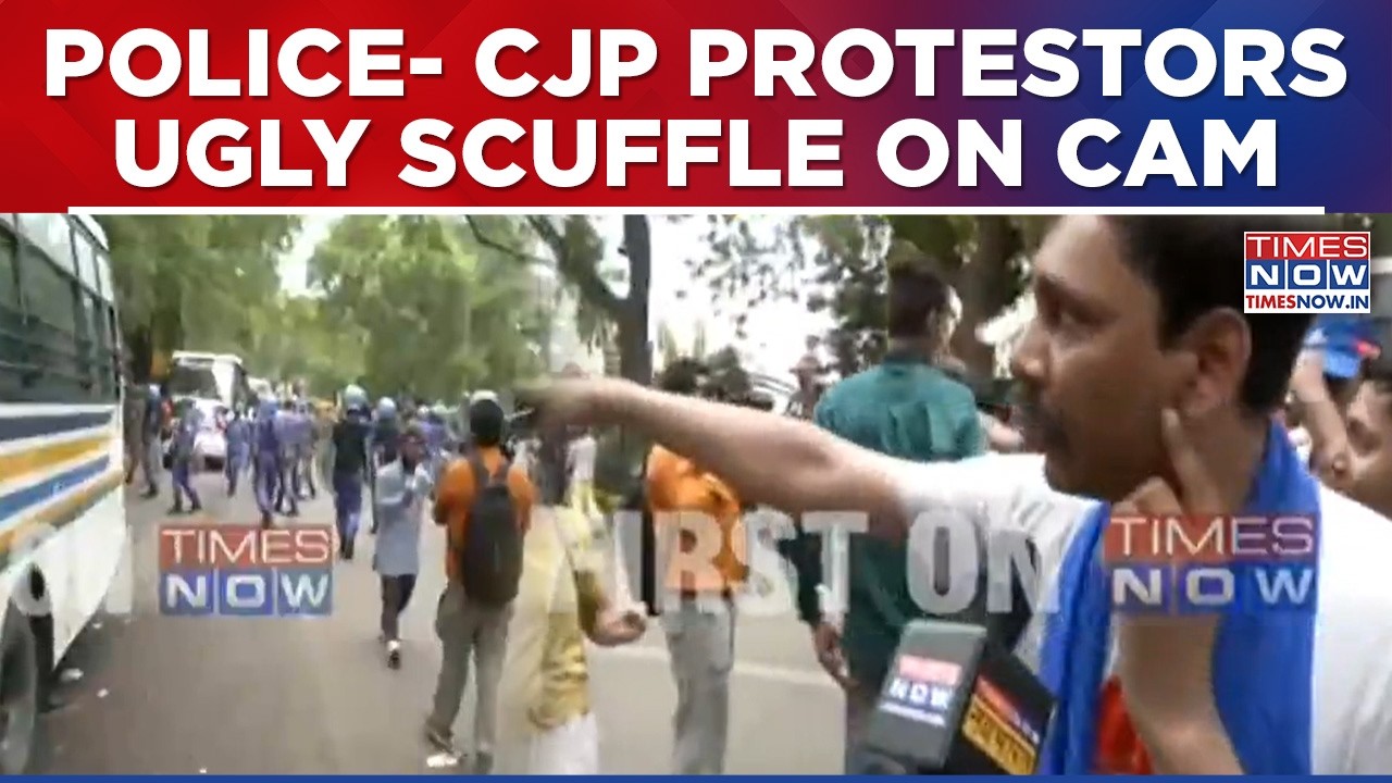 CJP Protest: Visuals Show Police-Protestors Scuffle Outside Kerala House As 'Kicks & Punches' Fly?