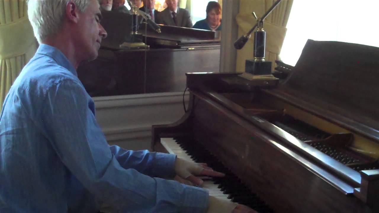 Robert Feiertag plays 