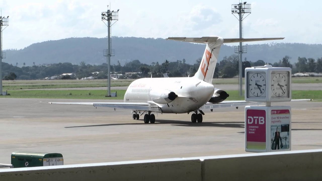 FlySAX DC-9-14 5Y-XXA Taxi & Takeoff
