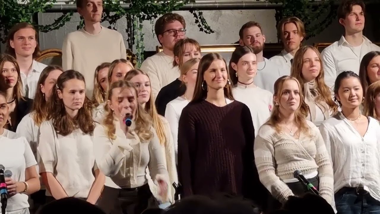 Ungdomsskolens musicalhold  - værftets madmarked - Helsingør 🇩🇰 - dec 25