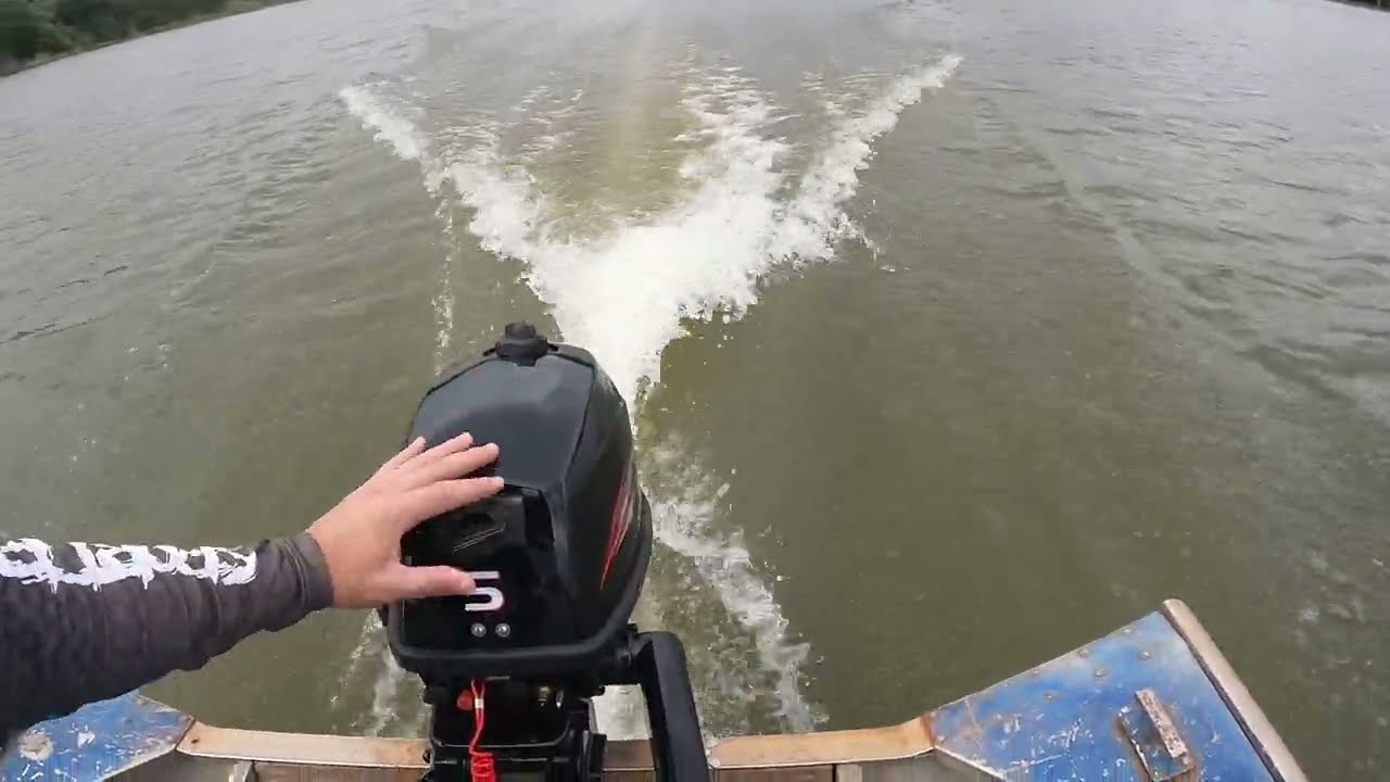 Teste de motor Hideia 5hp em barco.