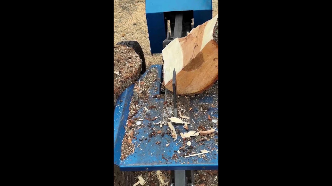WOW 😲 Powerful Log Splitter in Action