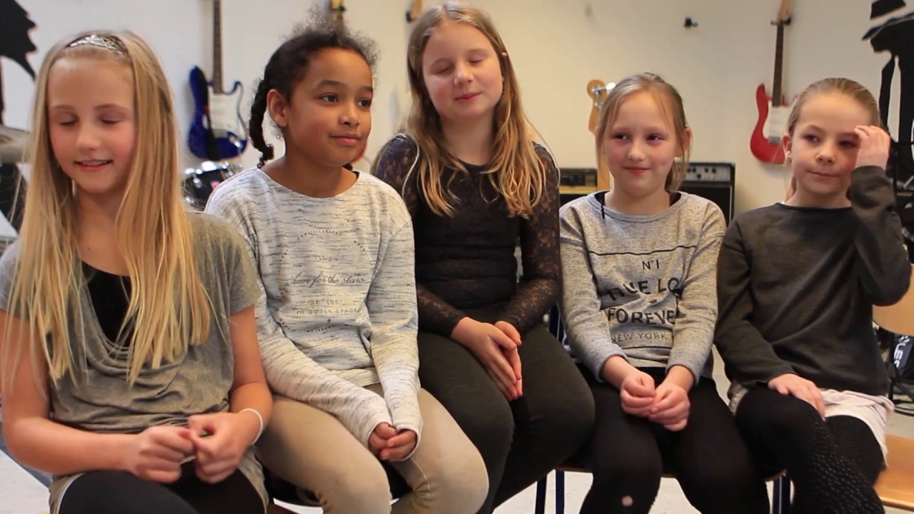 Sang, bev&aelig;gelse og l&aelig;ring - eleverne