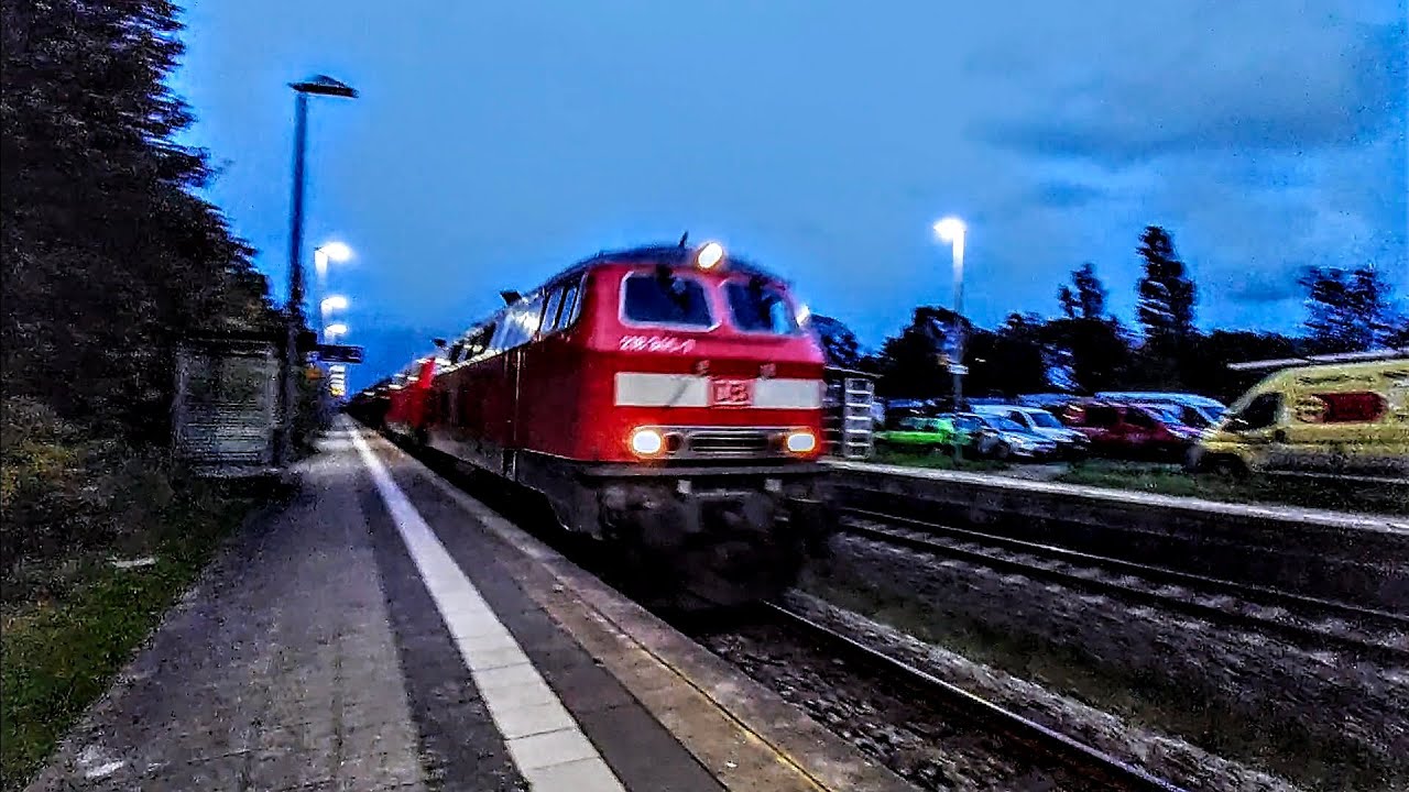 Dual BR 218 at full speed, pulling a ridiculously long and noticeably empty Sylt-Shuttle - Fly-by -