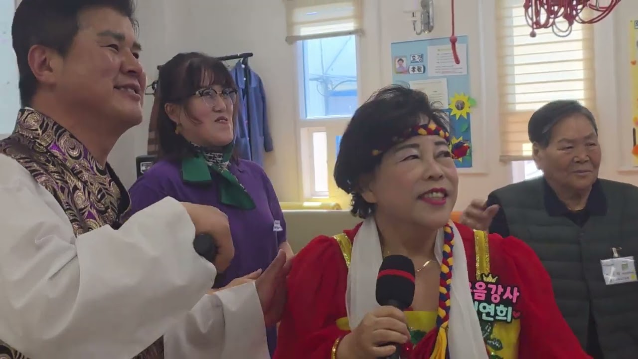 ㅋㅋ  노래방  단골 ㆍ효경  복지  공동체에서~^^