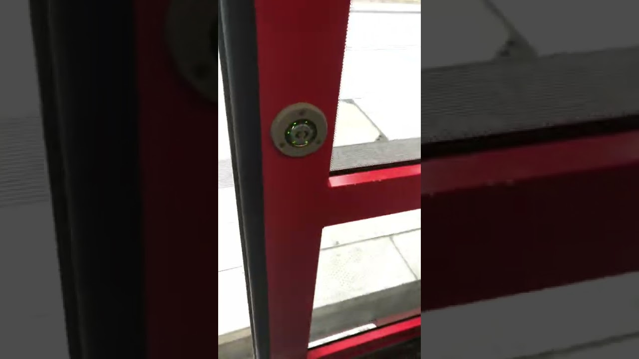 T&uuml;r&ouml;ffnung von einer Baureihe 648 in Kiel