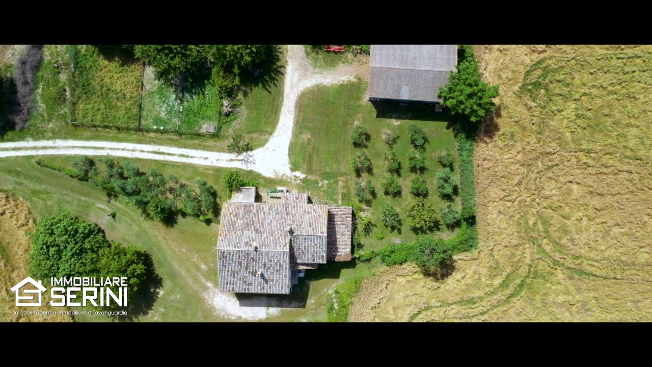 Casa di campagna con corte In Vendita a Treia Marche Italy