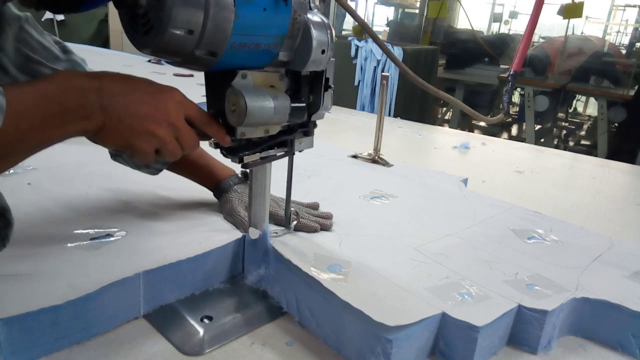 straight knife cutting machine and how it works