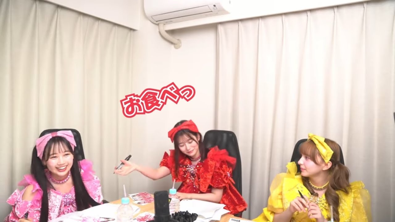 お腹空かせたかえる組に顔をあげてお腹を満たしてあげるアパネキ【ふるっぱー切り抜き】