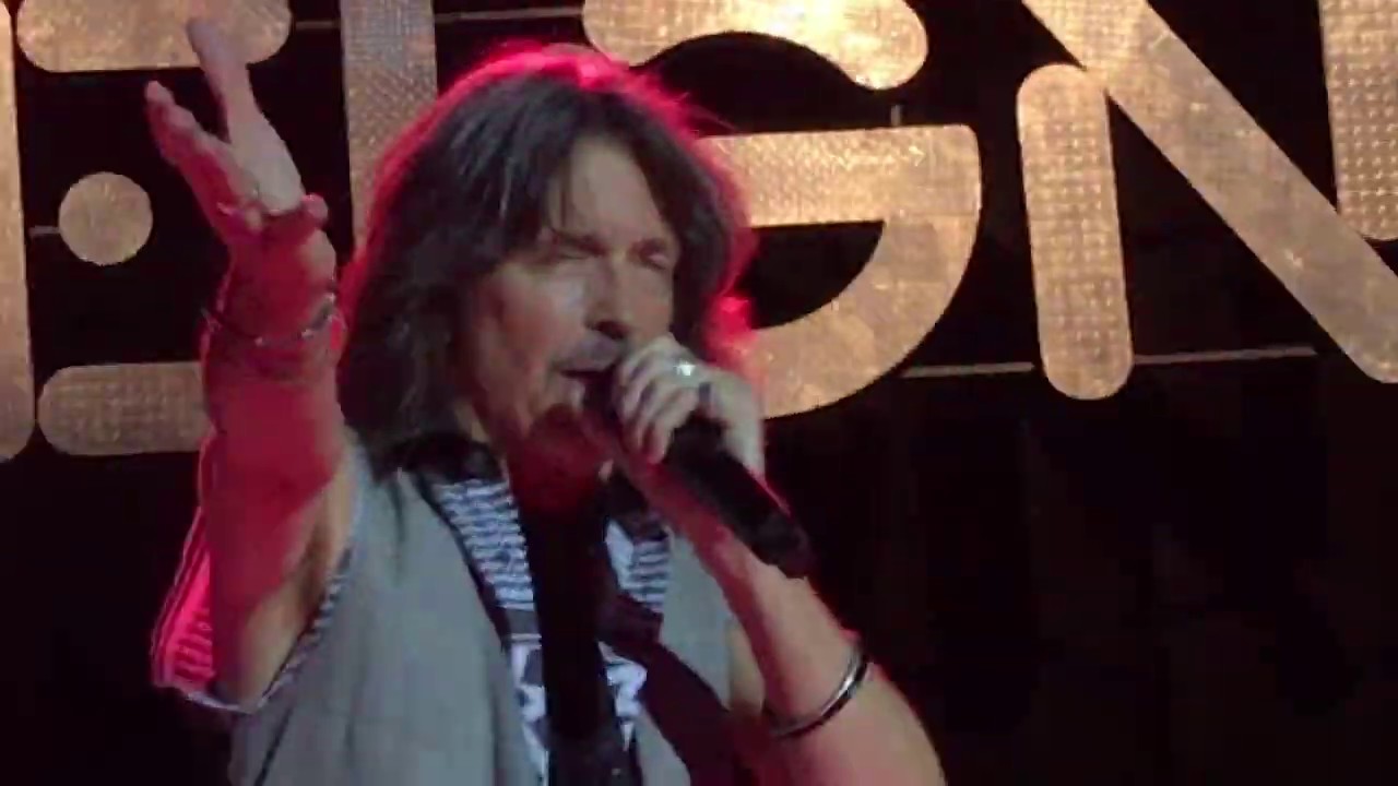 FOREIGNER 