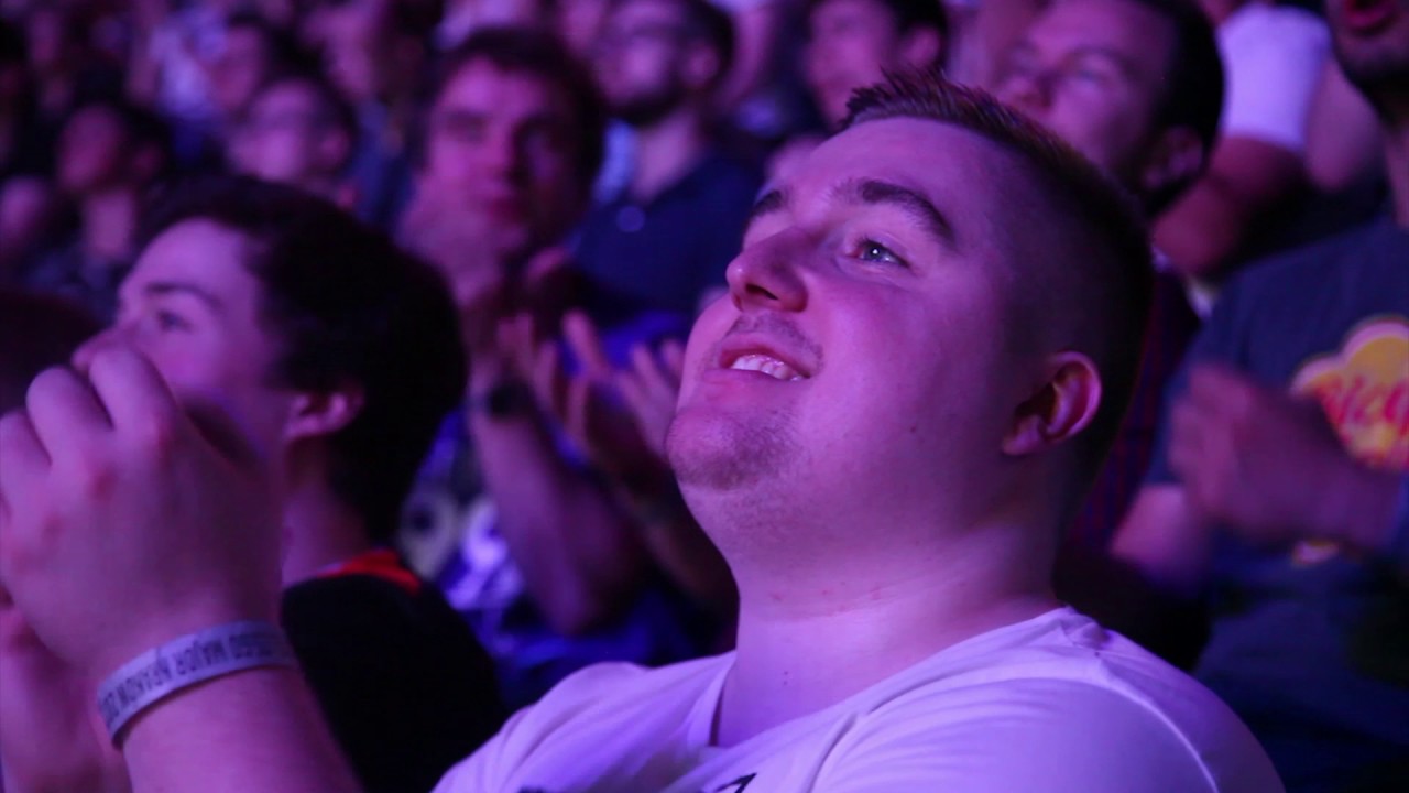 Virtus.pro fans in a blaze of glory at PGL Major Kraków