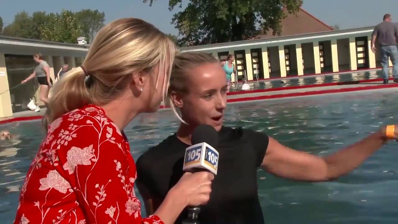 'Hondenplons' in zwembad de Houtvaart Haarlem105