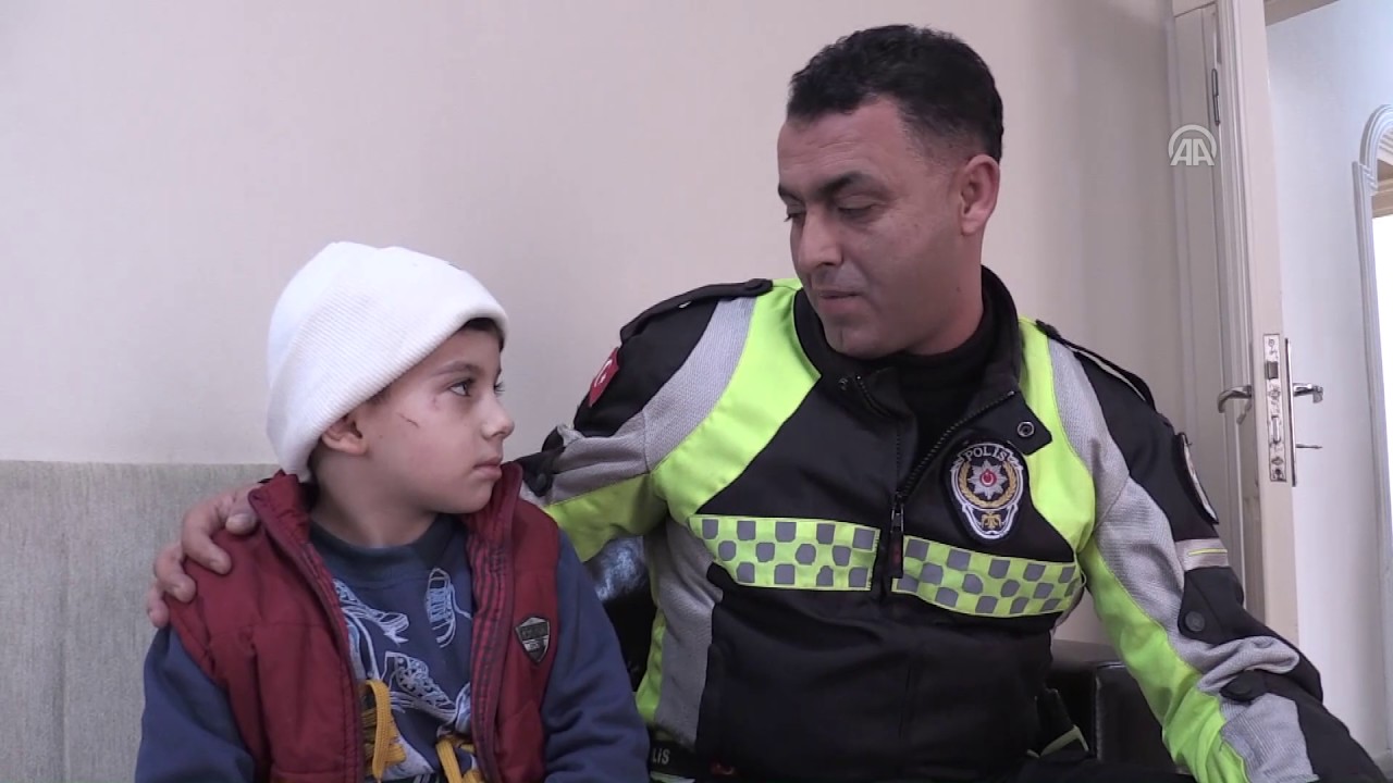 'Polis amcam üşüyor' diye ağlayan çocuk