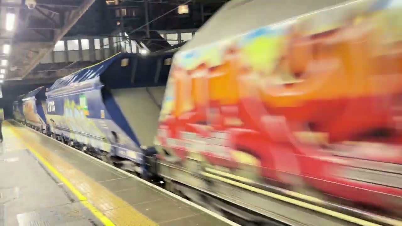 A freight train passes through Hayes & Harlington #shorts