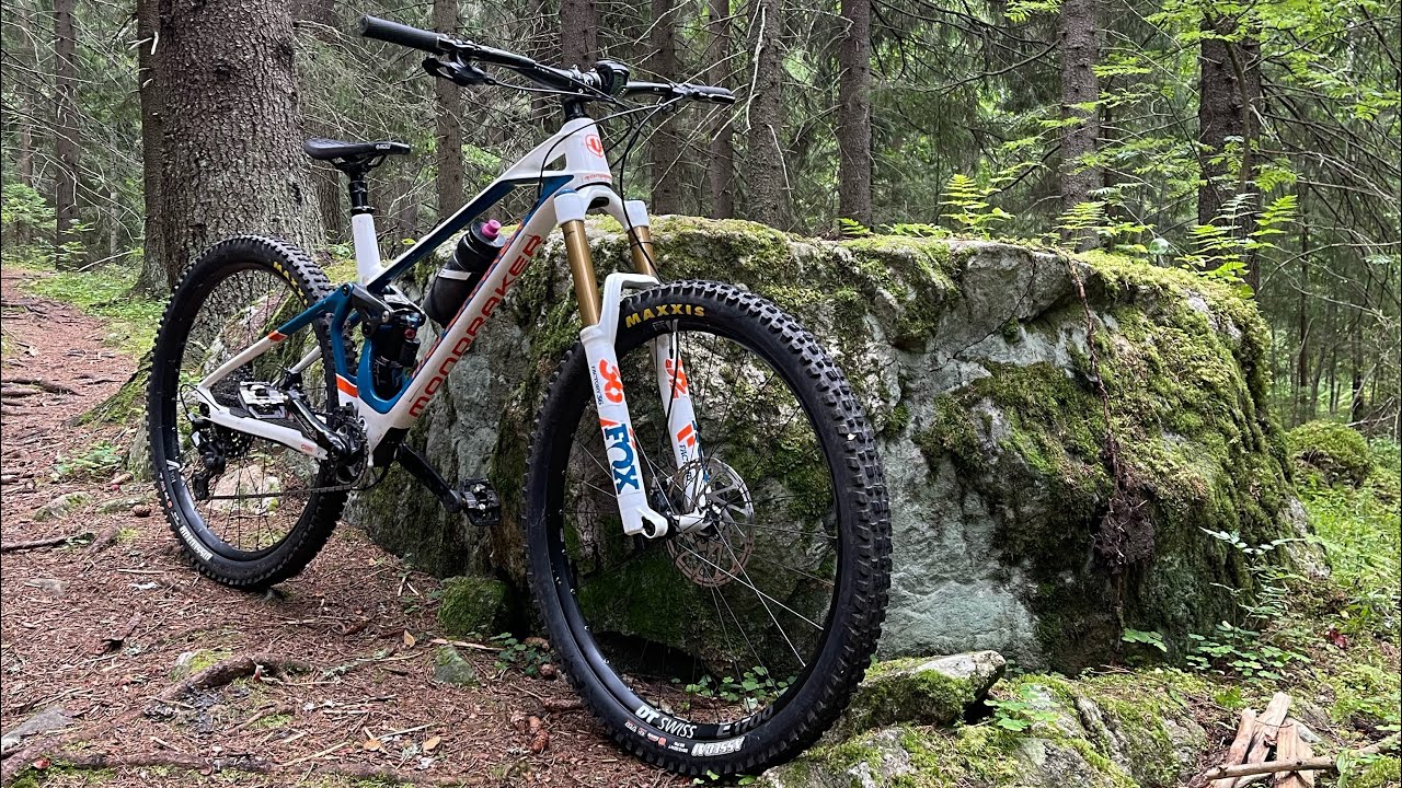 Teknistä, juurakkoa & kivikkoa speksaamassa / Puijo