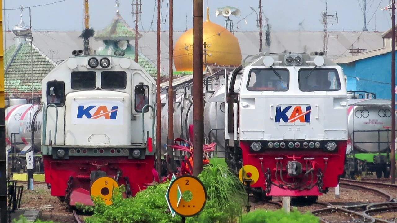 HUNTING KESIBUKAN KERETA API PAGI HARI DI STASIUN MALANG KOTA LAMA !!