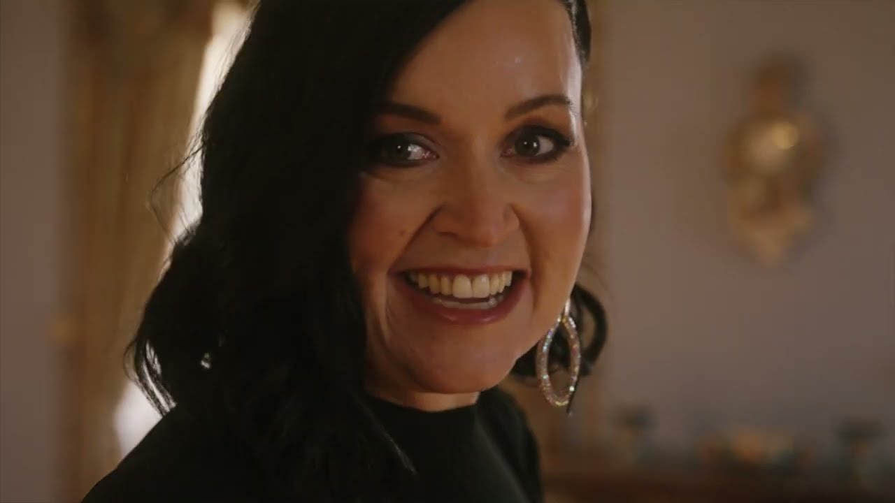 Simone Moos - Mit dem Herzen einer Frau (Offizielles Video)