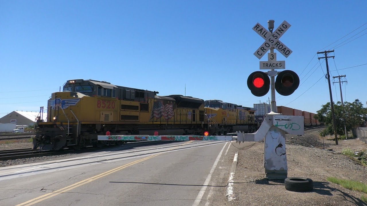 UP 8520 Z-Train Intermodal North - S McKinley Ave. Railroad Crossing (Stockton CA)