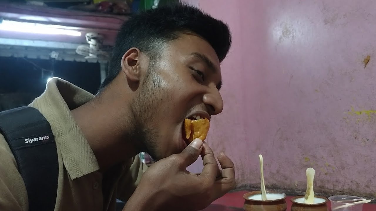 বড় হয়ে গেছি কিন্তু মিষ্টি খাওয়াটা এখনো কমাতে পারিনি..😅