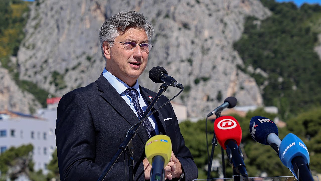 Premijer Andrej Plenković obratio se okupljenima na otvorenju luke Omiš