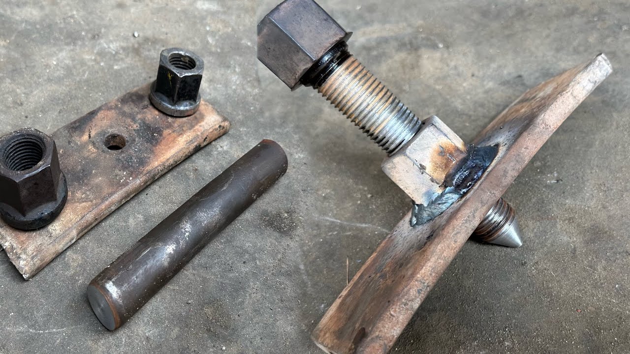 How to Make a Puller Used to Remove the Front Wheel of a Truck if it Gets Stuck || interesting tool