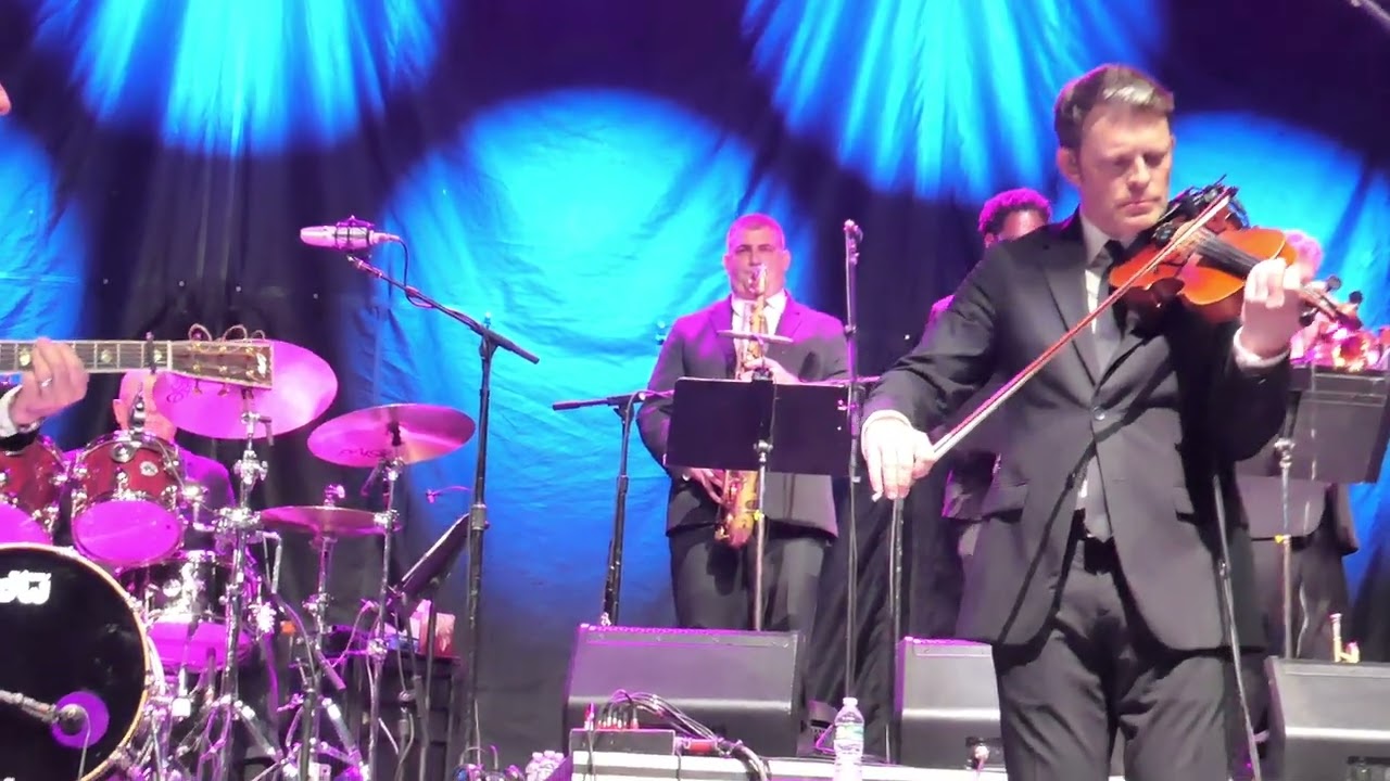 Lyle Lovett and His Large Band - She's No Lady