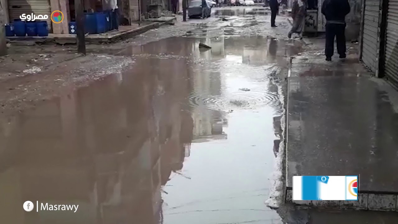 تحولت إلى بحيرات صغيرة.. مياه الأمطار تتجمع في شوارع بكفر الشيخ
