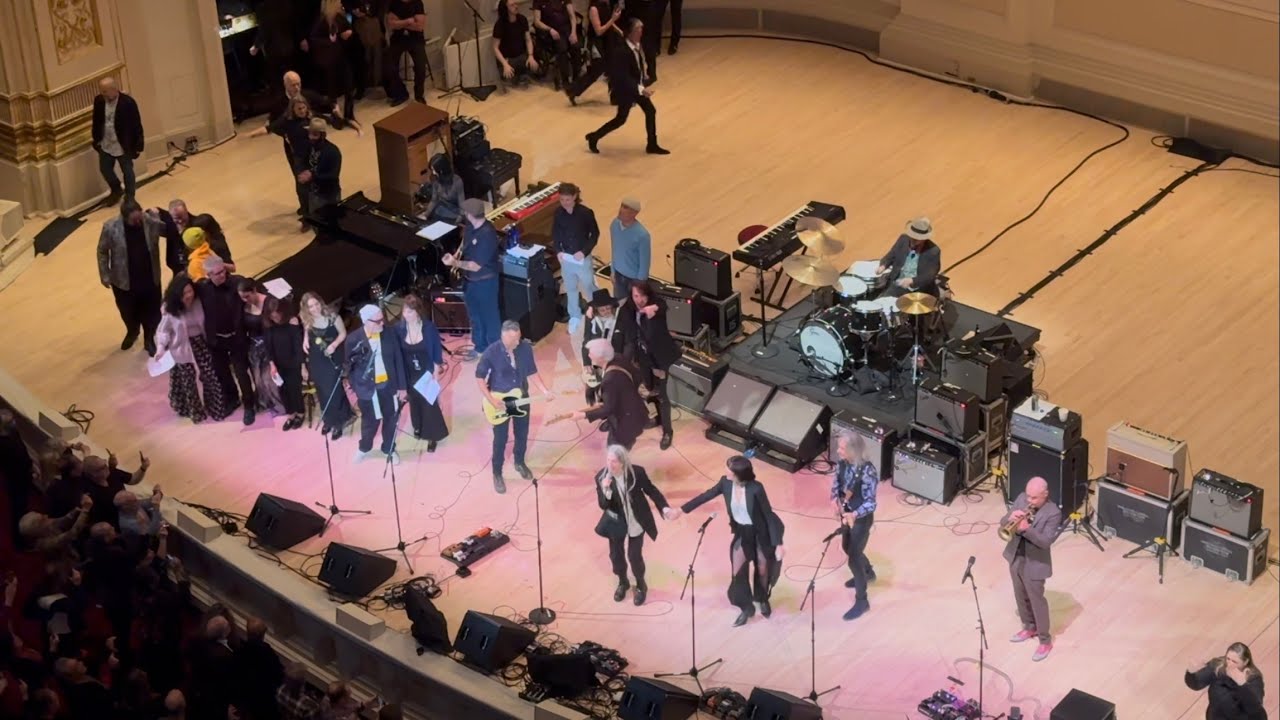 Patti Smith w/ Michael Stipe, Bruce Springsteen & more-“People Have the Power” tribute Carnegie Hall