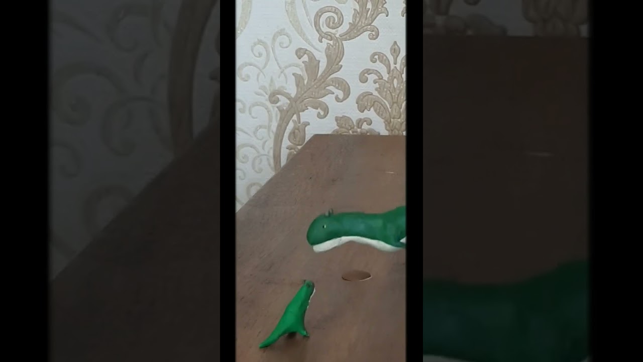Animation stop motion Dad Carnotaur and Baby Carno