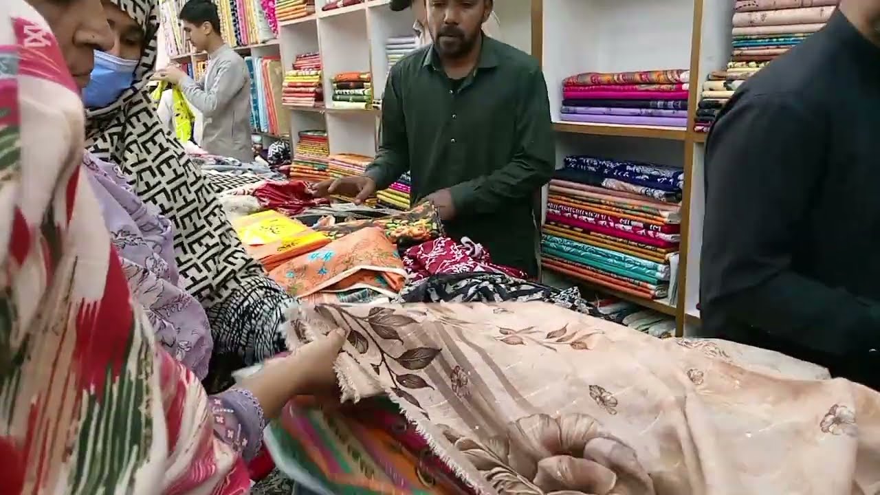 Shopping ke dauran ladies ki aapas mein ladai ho gayi