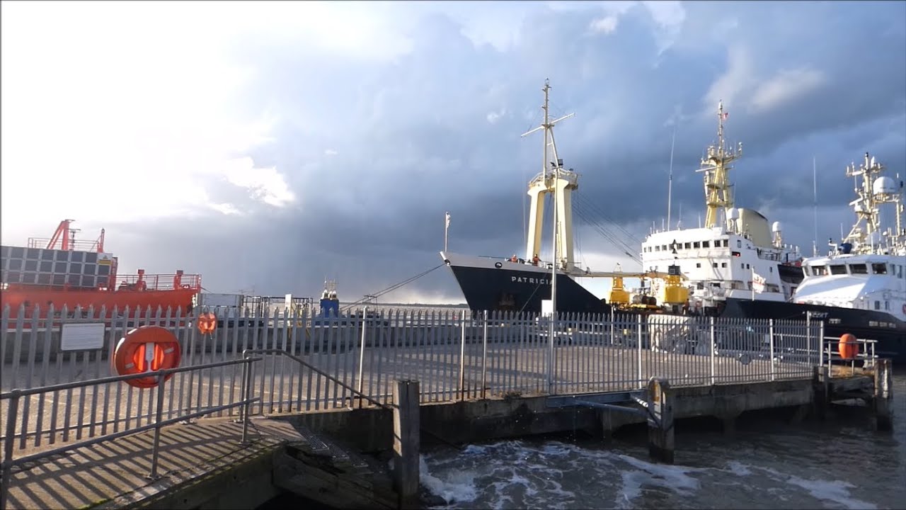 THV Patricia breaks away from Harwich Trinity Pier in a 43 knot hail squall   24th February 2022