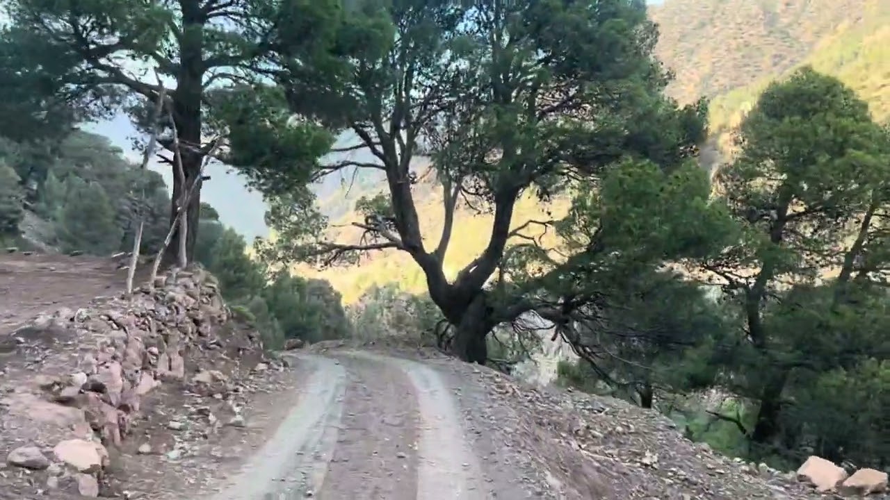 طريق وعرة للصعود الى دوار توفغين ازيلال