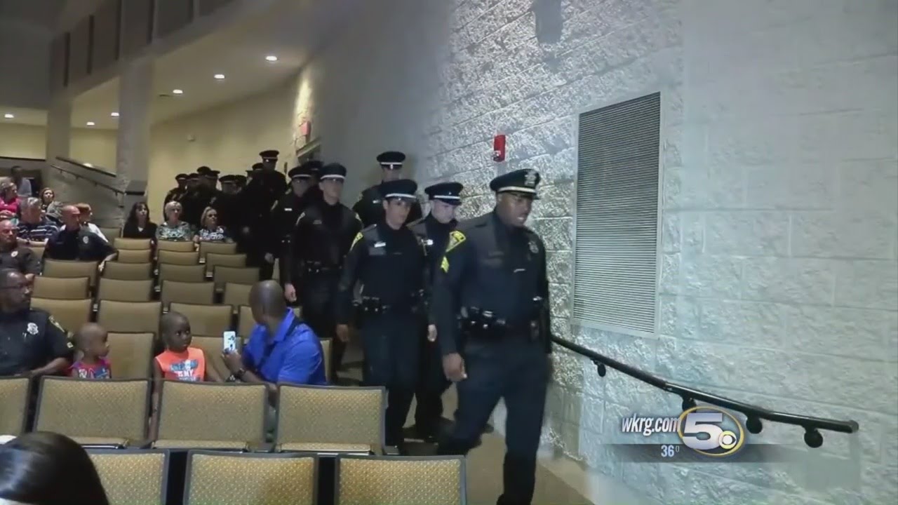 Mobile Police run Agility Test for Potential Pecruits