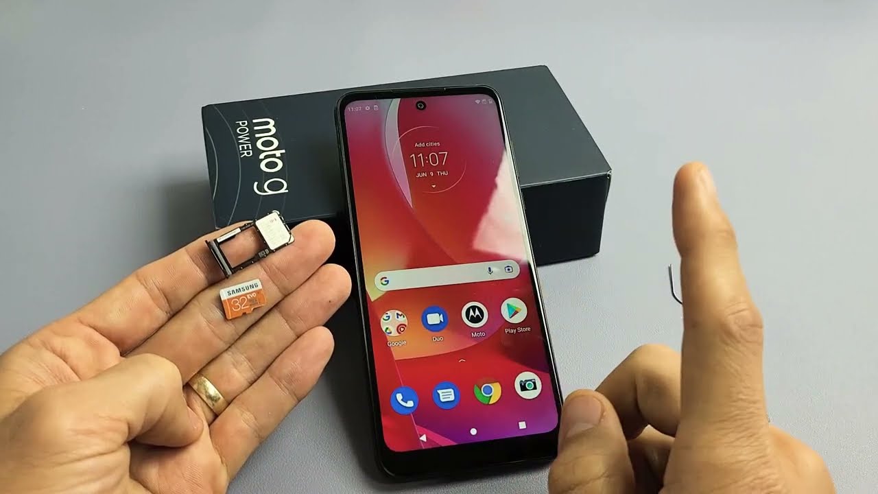 Moto G Power (2022): как вставить SD-карту и отформатировать