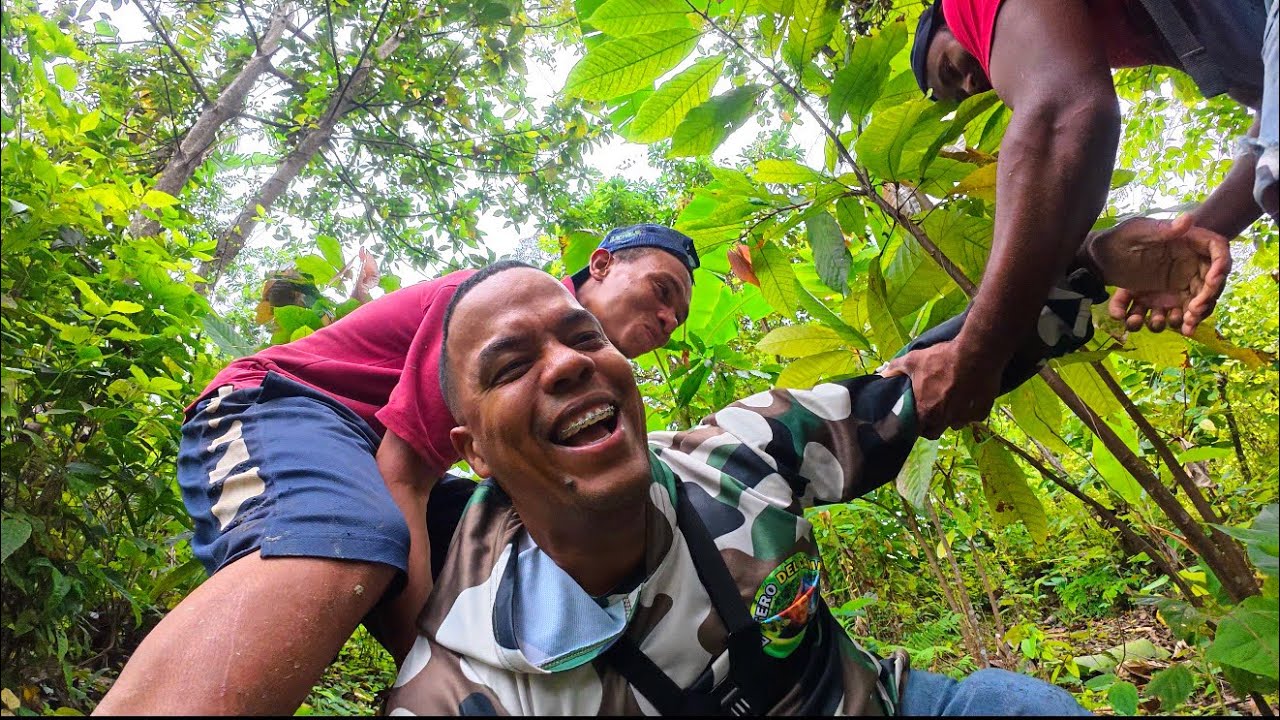 En Este CAMPO La CAOBA Un ALCALDE Gana 1,000 Pesos Dominicanos. El Reportero Del Campo 