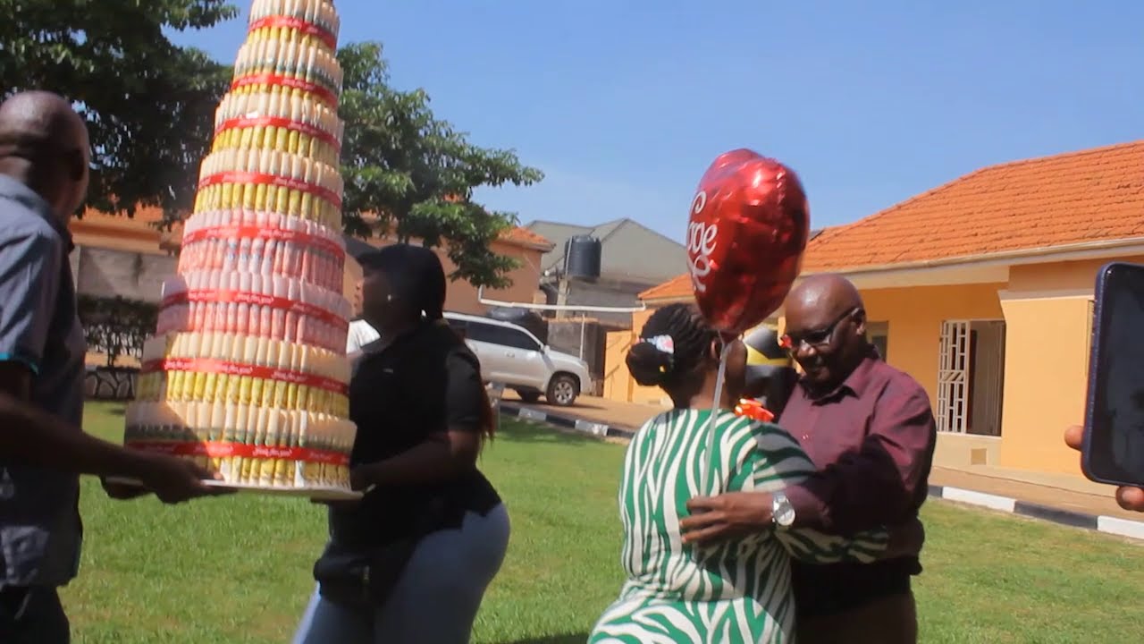 Agataliikonfuufu Haji Ssekidde akikoledde Maama Fiina amuyiyeemu ebirabo n'asanyuka