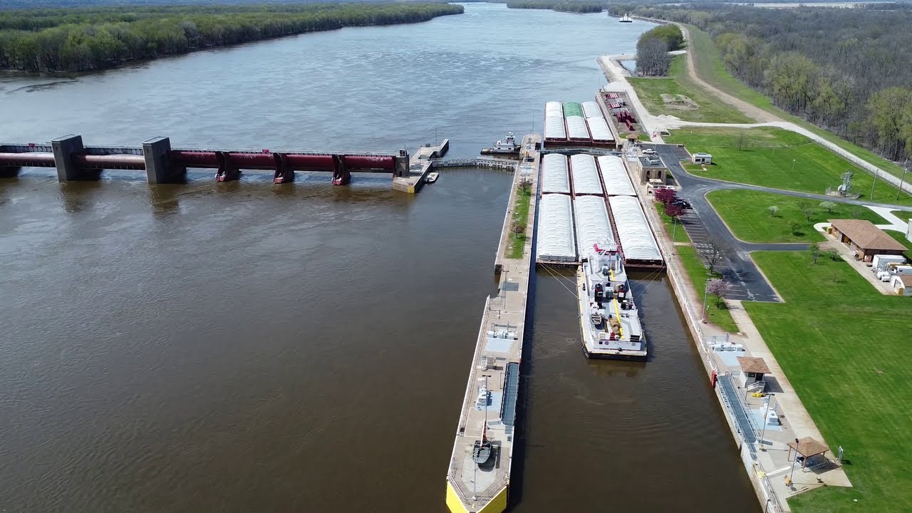 Mississippi River Lock & Dam 17 near New Boston IL