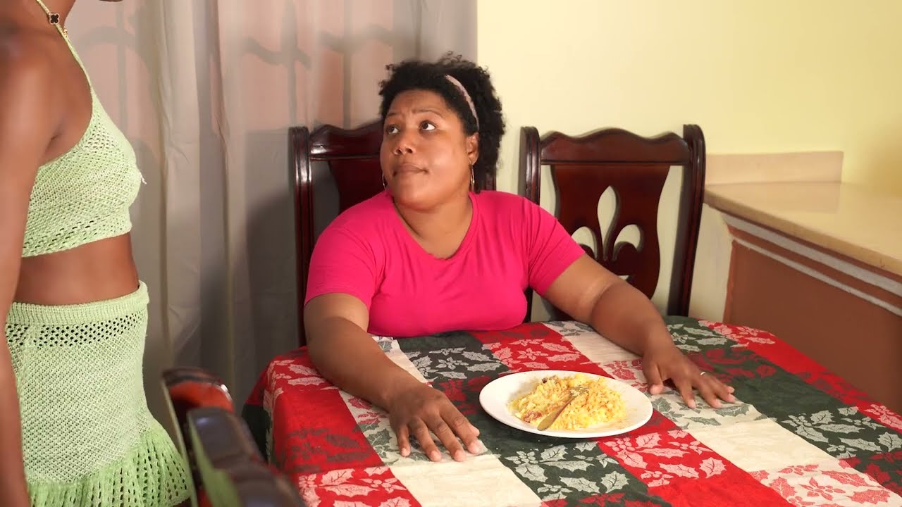 LE DA LA SOBRA DE COMIDA A SU SUEGRA Y ESTO PASO AL FINAL (CARLITO FIN)