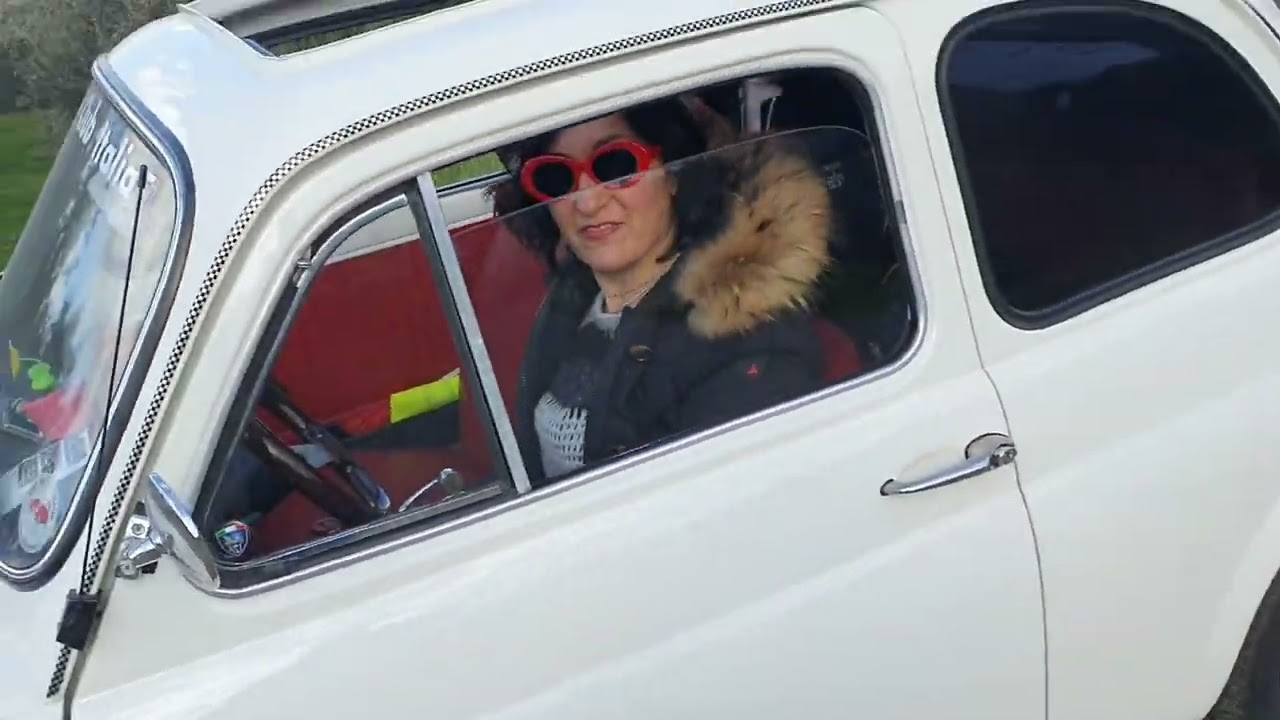 Monica in 500 con Gianni Morandi
