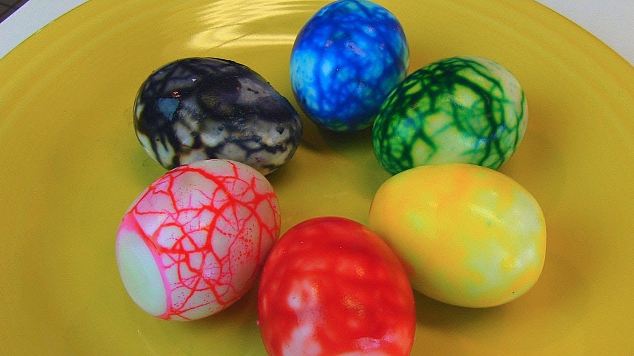 Betty's Colorful Cracked Easter Eggs with Chelsea & Carter