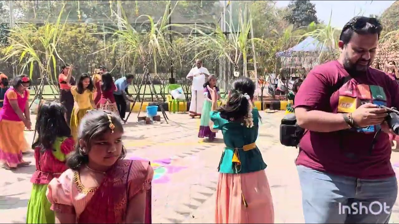 Girls Kummi dance for Pongal