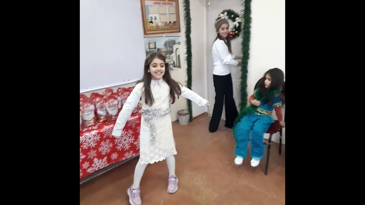Binə qəsəbəsi 37 nömrəli məktəbin 0ª hazırlıq qrupunun yeni il şənliyi S/r Mirzəyeva Dürdanə