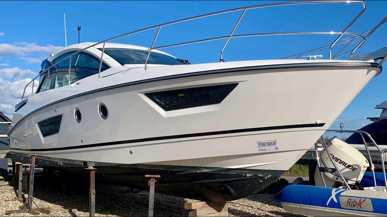 £260,000 Yacht Tour : 2016 Beneteau GT40
