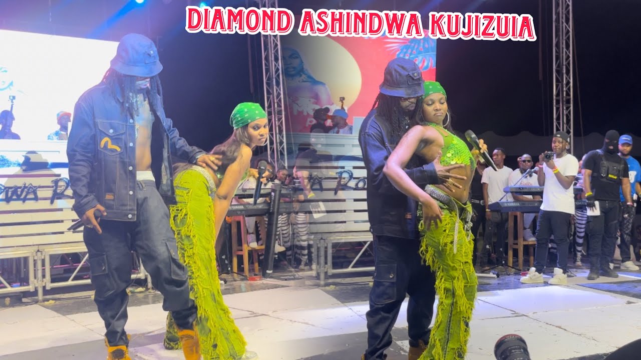ZUCHU NA DIAMOND WASHINDWA KUJIZUIA WAFANYA  MAMBO YA KIMAHABA  JUKWAANI ZANZIBAR BILA KUHOFIA UKWEN