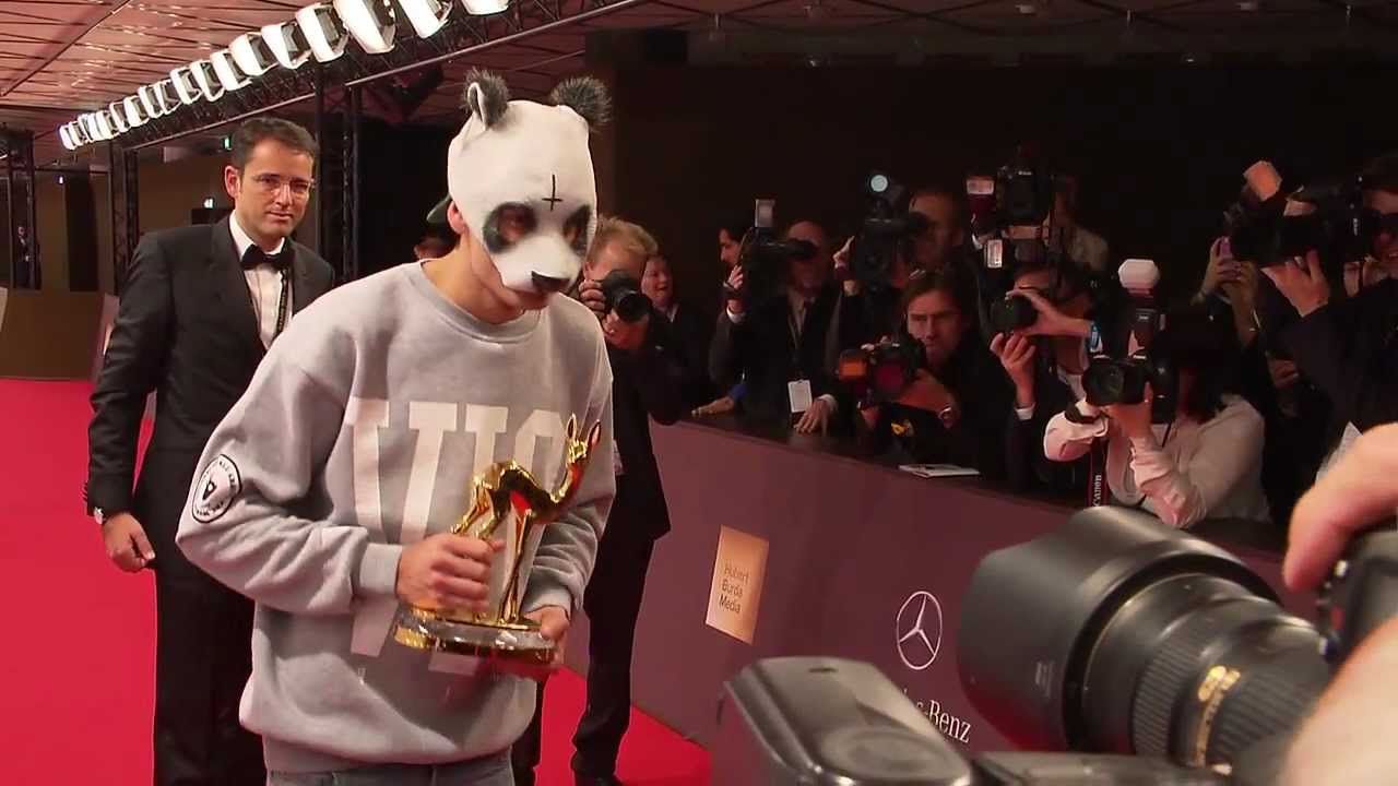 Cro und Salma Hayek, Bambi 2012