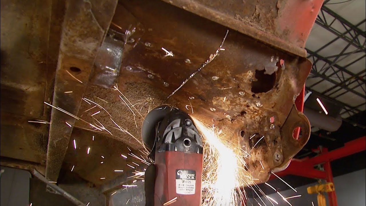 Underbody Rust Repair on a '71 Chevy C10 - Truck Tech S3, E16