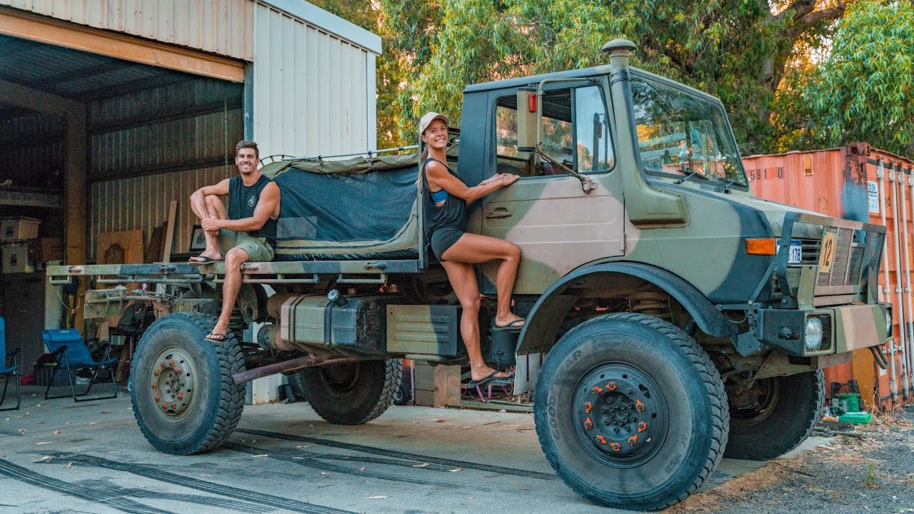 ВОССТАНОВЛЕНИЕ БЫВШЕГО АРМЕЙСКОГО ГРУЗОВИКА UNIMOG — Кемпинг в сарае! Сборка самодельного экспеди...