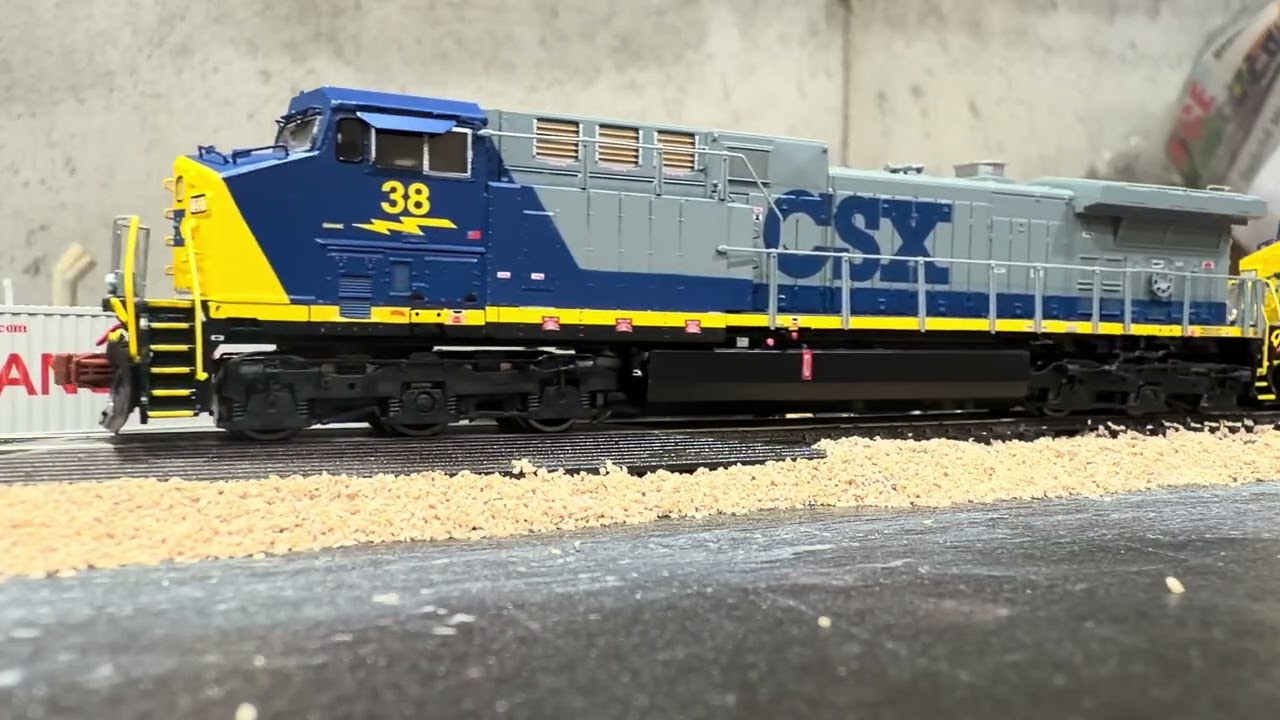 Scaletrains N Scale GE AC4400CW, CSX/YN2