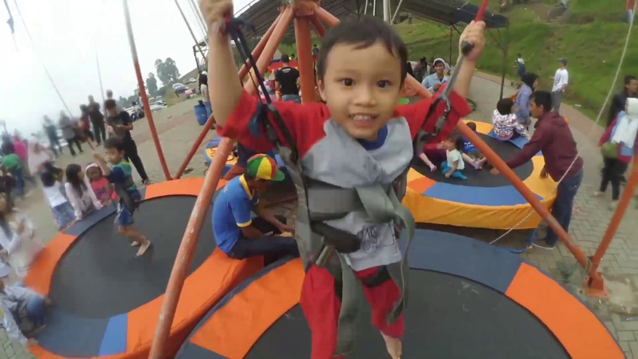 Abis Meluncur Flying Fox lanjut Loncat Loncat di Trampoline? GASS DONG!